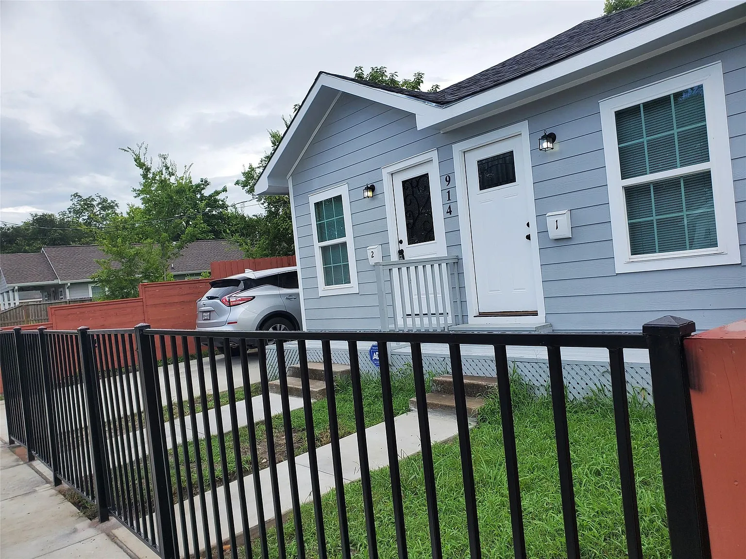 1 bed, 1.5 bath, 1100 sqft, $1,140 — Photo 2