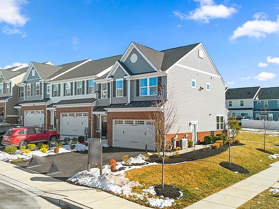 2nd image of 2534 Admiral Ln
