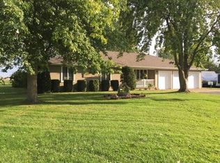 610 S Panther Dr, Lovington, IL 61937
