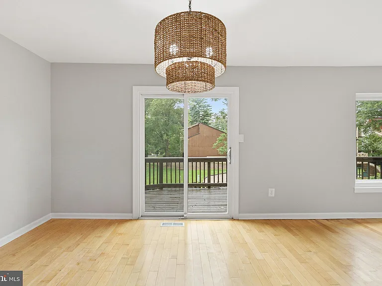 11092 Saffold Way — Photo 9