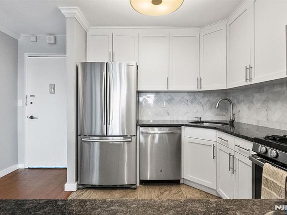 2nd image of 2000 Linwood Avenue