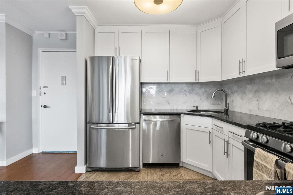 2000 Linwood Avenue, Fort Lee, NJ - View 2
