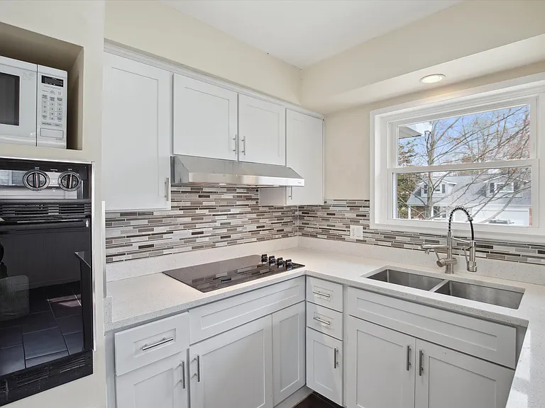 2728 Yost Blvd — Photo 25