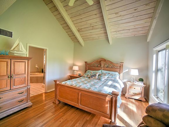 4th image of 652 Saint Andrews Cir