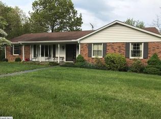 608 Woodmont Dr, Staunton, VA 24401