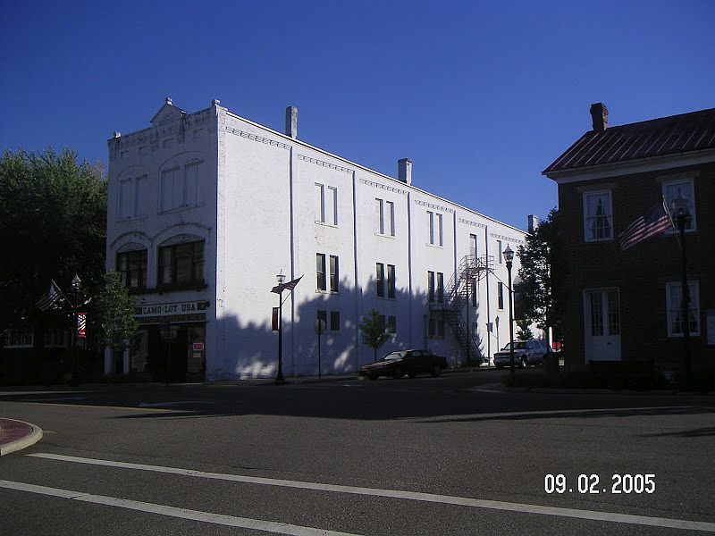 1st image of 8 2nd St SE