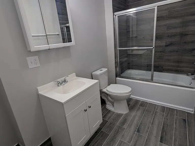 37 William St #33 — Photo 8