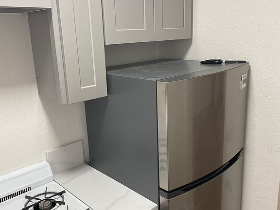 4th image of 4039 W 138th St