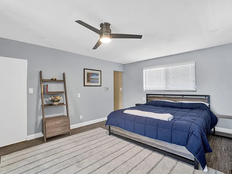 1901 N Riverside Dr — Photo 13