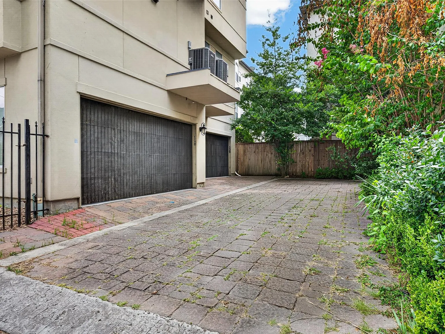 3 bed, 3.5 bath, 2652 sqft, $3,500 — Photo 3