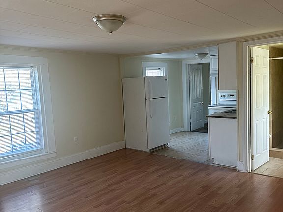 4th image of 407 Moir St #5