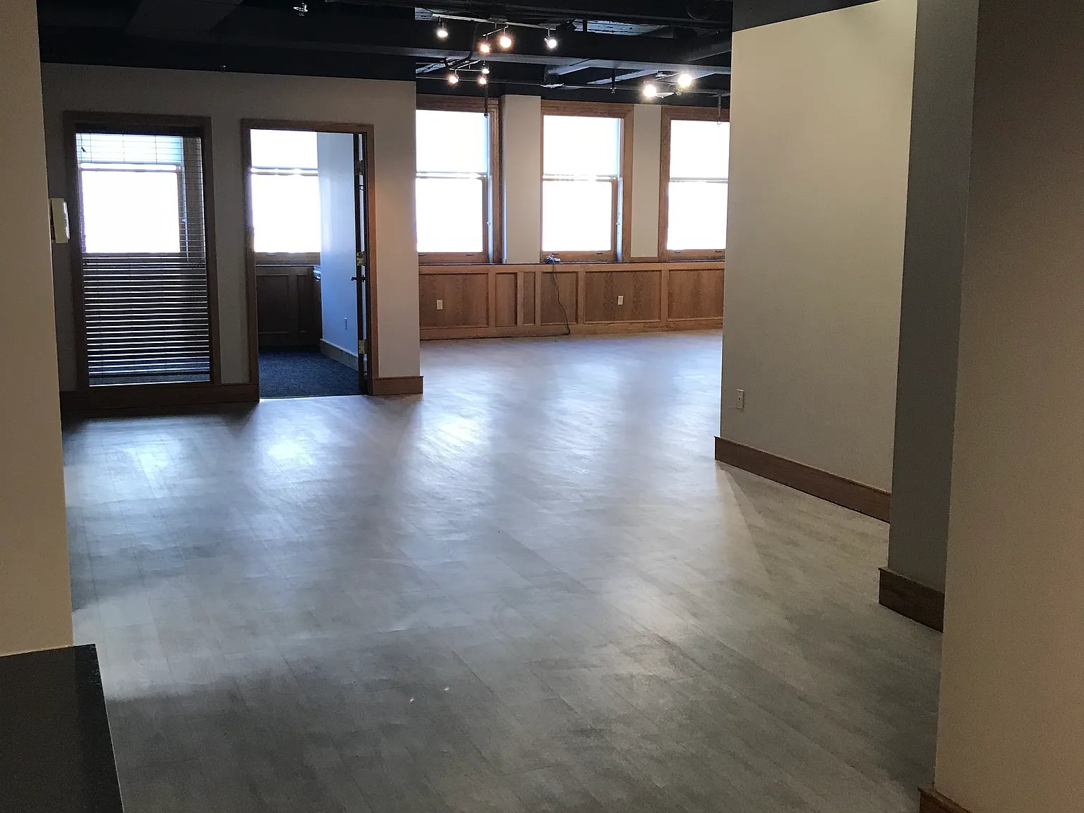 5 bed, 2630 sqft, $4,075 — Photo 1