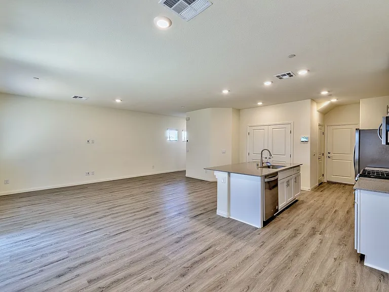 4702 Arctic Cliffs Ave — Photo 4