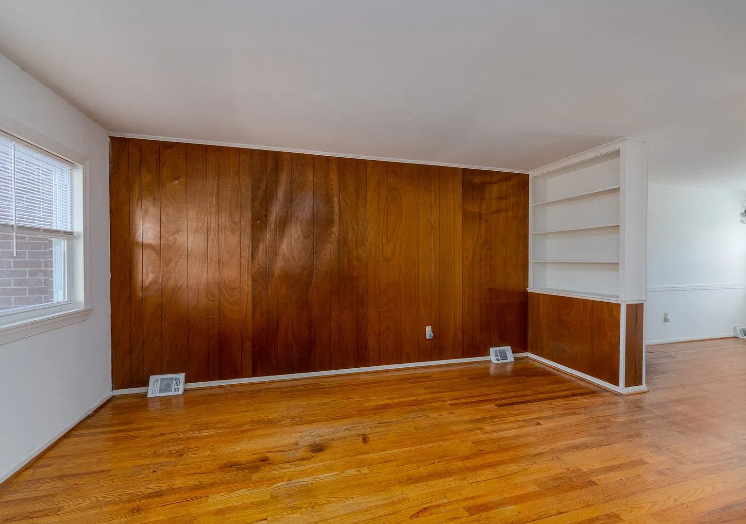 3-Bedroom, 1.5 Bathroom Home in Dundalk — Photo 4