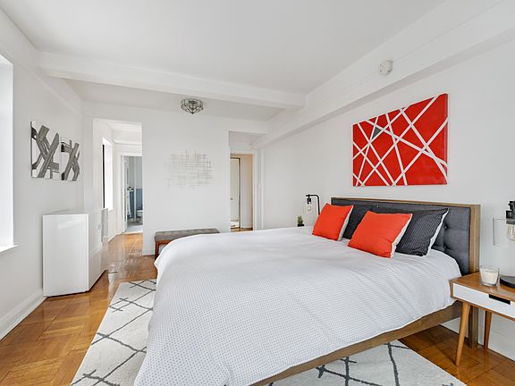 4th image of 25 W 54th St #9F
