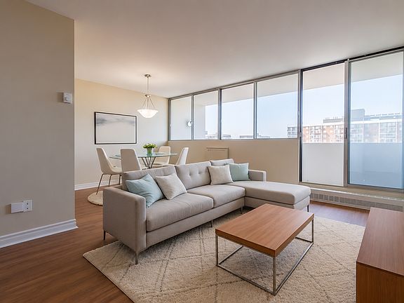 2nd image of 525 Wentworth Ave