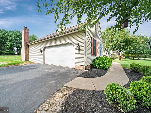 5th image of 163 Bakerfield Dr