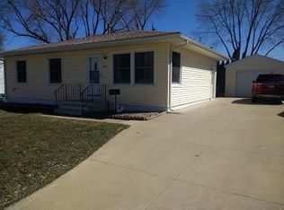 425 Carter St NW, Cedar Rapids, IA 52405