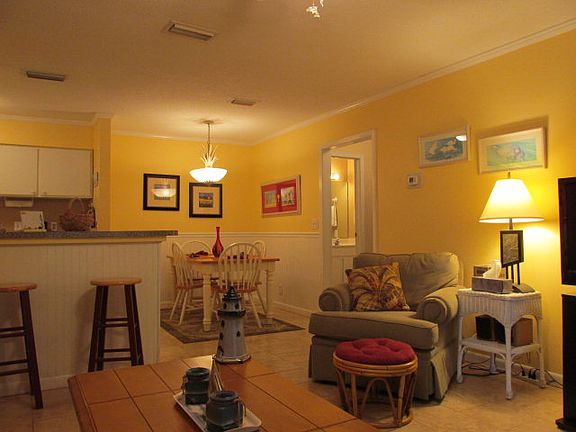 4th image of 850 Mallery St #7C