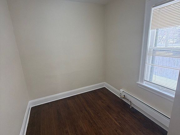 5th image of 583 Reaney Ave E