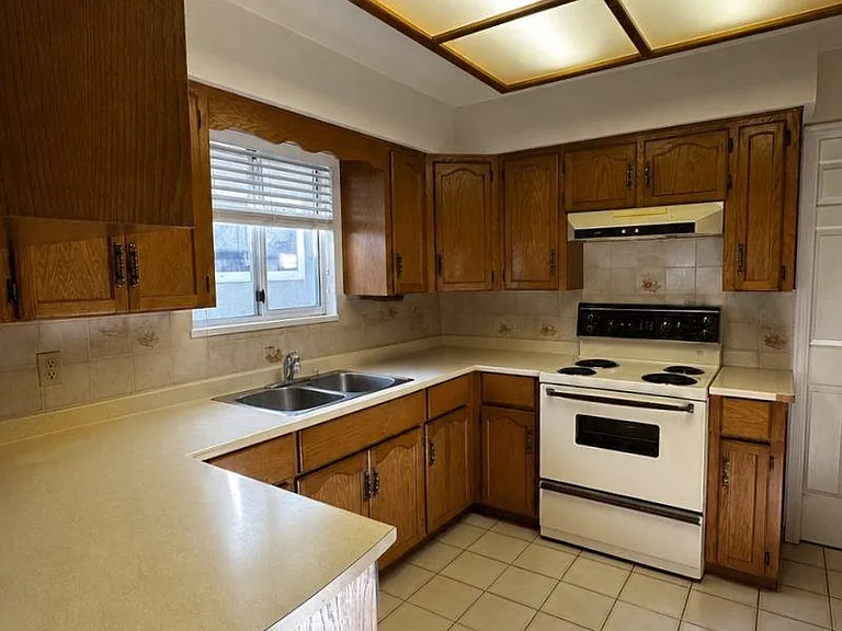 4817 Georgia St — Photo 7