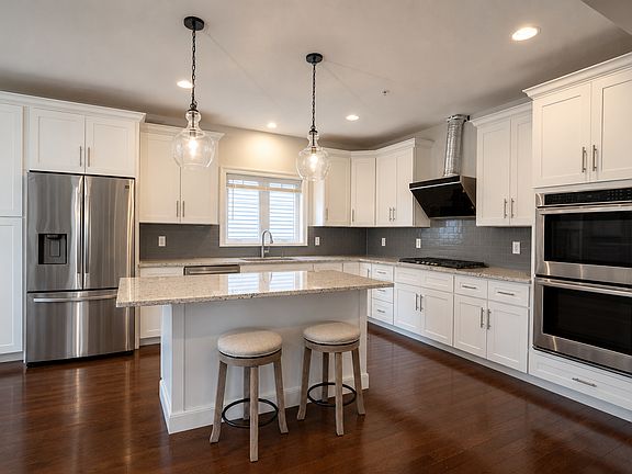 5th image of 4 Strauss Ln