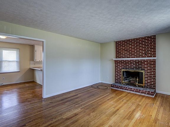 3rd image of 3011 Carroll Ave