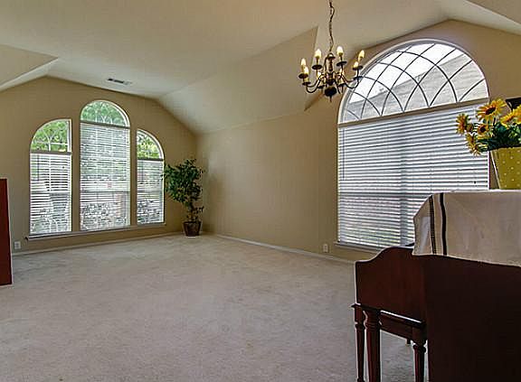 5th image of 2012 Golden Oak Dr
