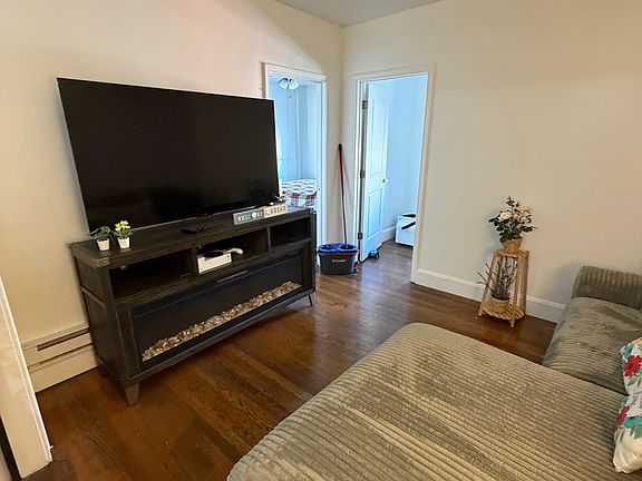5th image of 147 Ferry St #3L