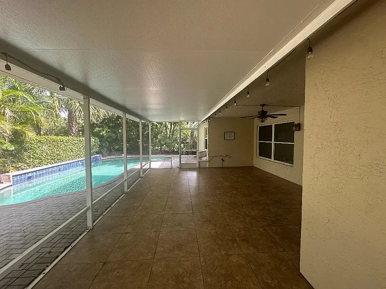 5503 NW 39th Ave — Photo 20