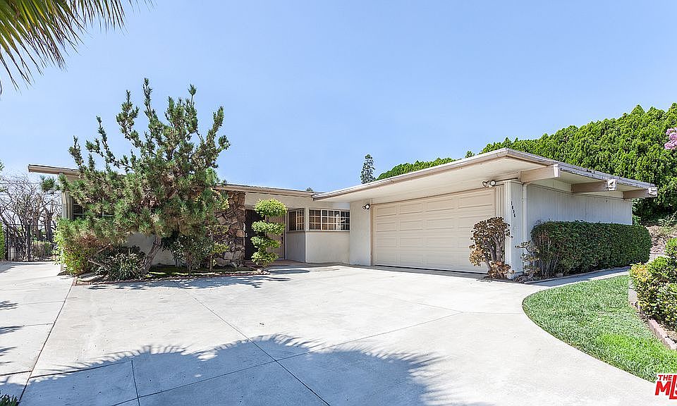 1st image of 1096 Brier Cliff Way