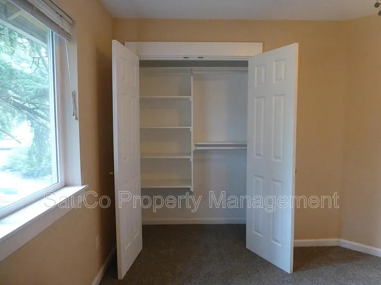 1109 NE 106th Ave — Photo 7