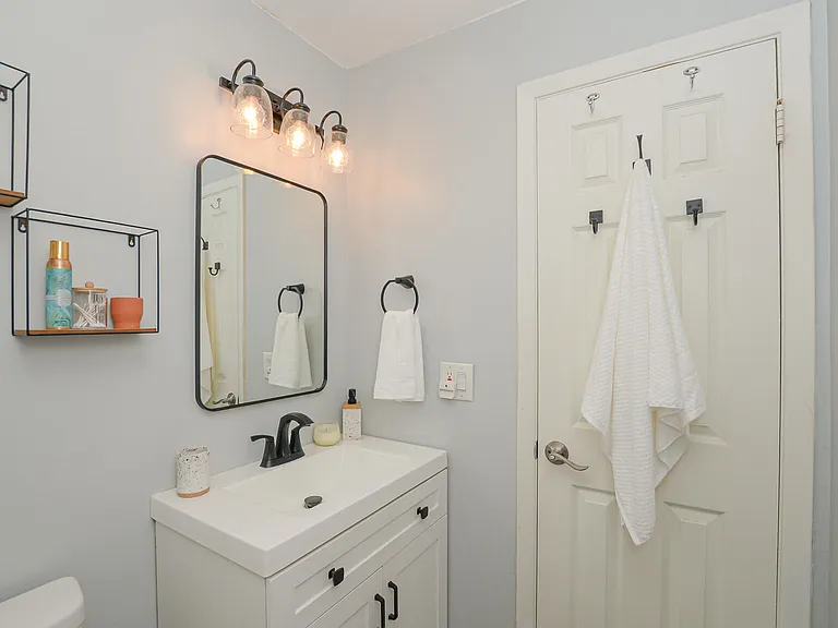 110 SW Hideaway Pl — Photo 23