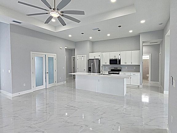 4th image of 2738 Santa Barbara Blvd N