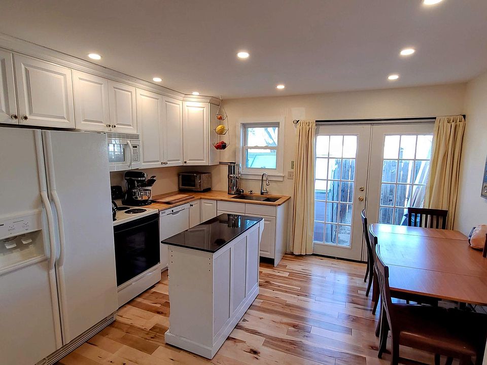 Kitchen/Dining Area