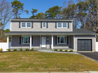 43 Midwood Rd, West Babylon, NY 11704