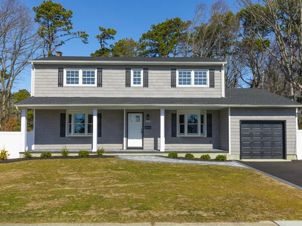 43 Midwood Road, West Babylon, NY 11704