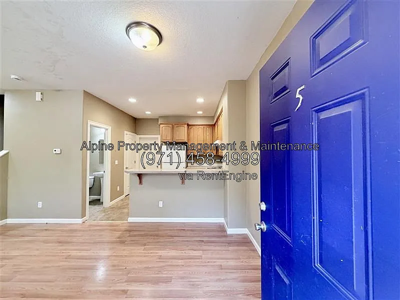 2 bed, 1.5 bath, 900 sqft, $1,495 — Photo 3
