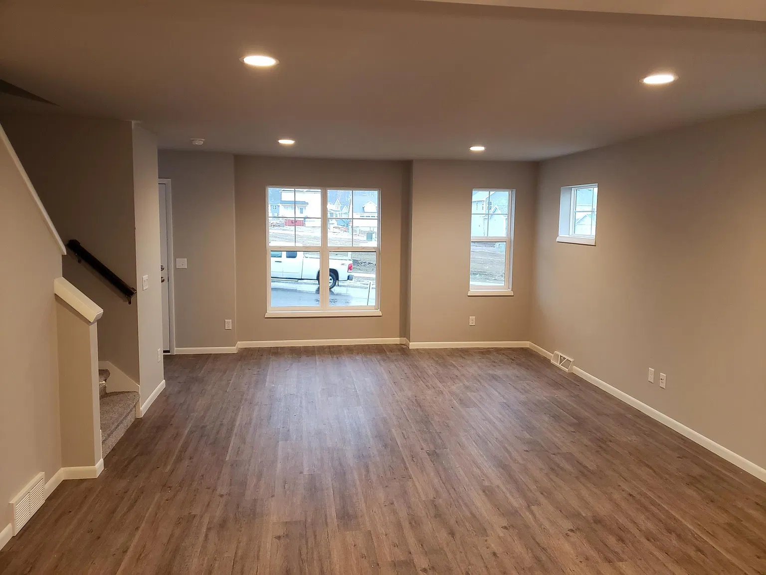 3 bed, 2.5 bath, 1615 sqft, $2,575 — Photo 2