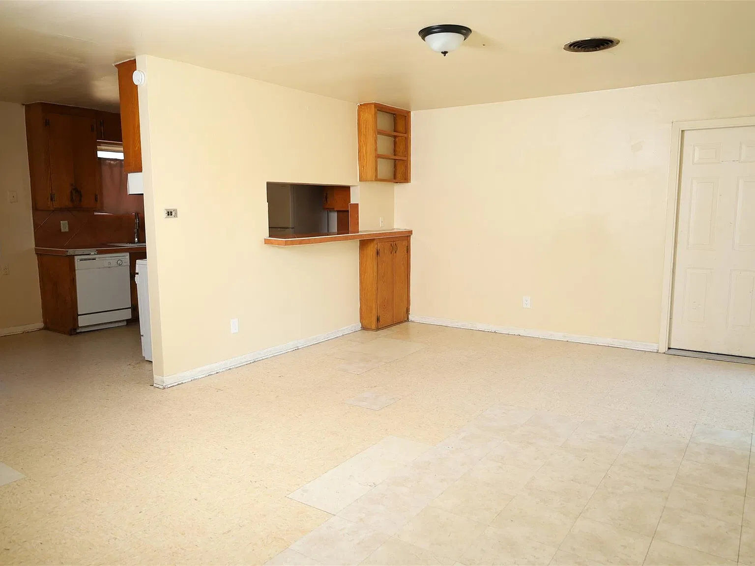 3 bed, 2.0 bath, 1397 sqft, $1,600 — Photo 4