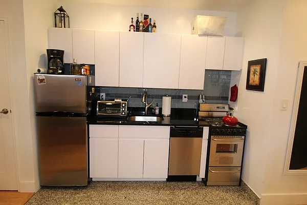 Rented by Mossanen Group | media 9