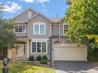 973 Shoreline Dr, Aurora, IL 60504