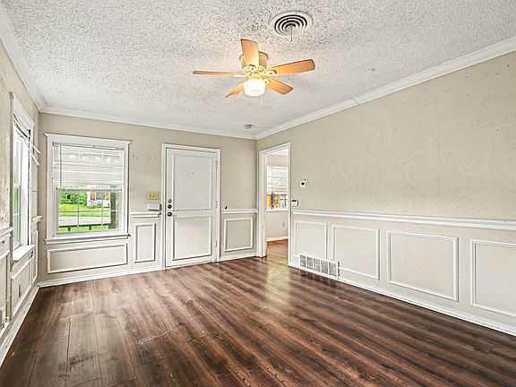 3rd image of 5025 N Langley Rd