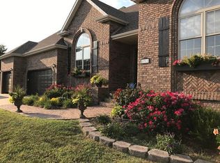 2711 W Executive Cir, Ozark, MO 65721