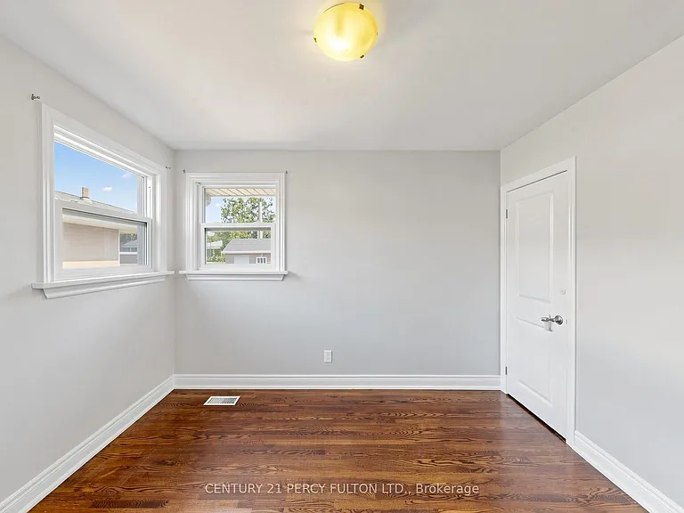 25 Kenwood Cres — Photo 20