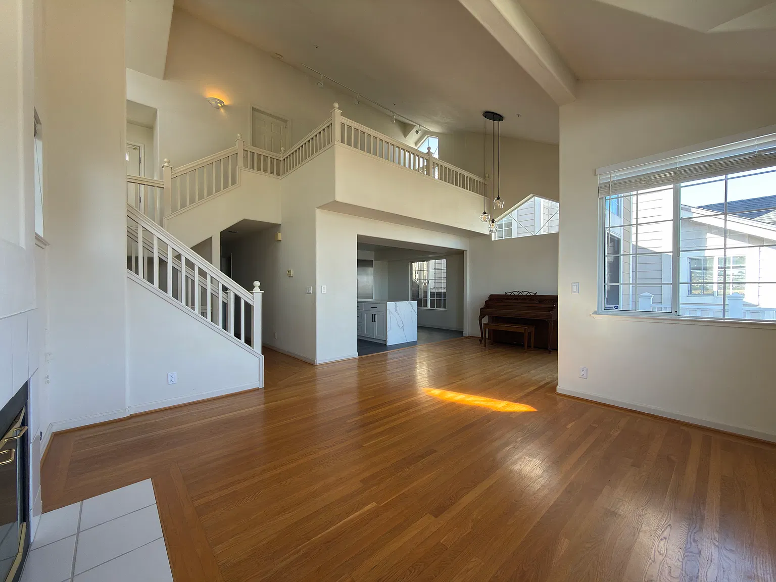3 bed, 1900 sqft, $6,800 — Photo 1