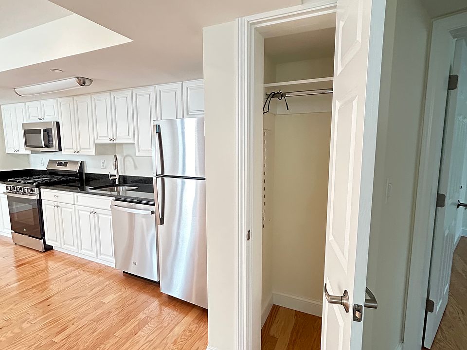 1st image of 7 Chauncy St #1