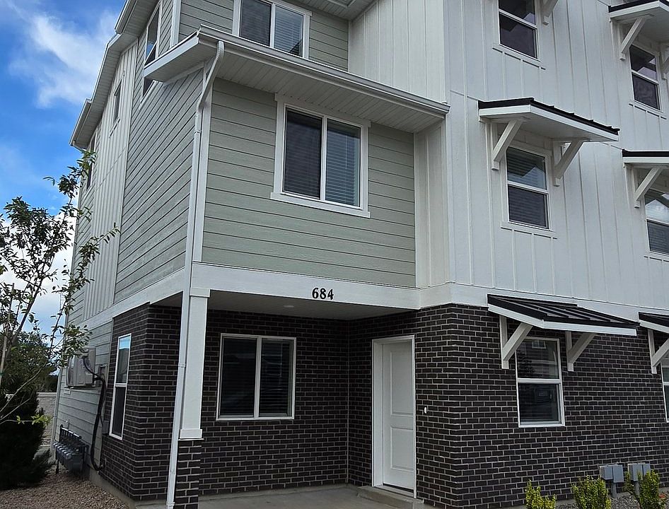 1st image of 684 W Empress St