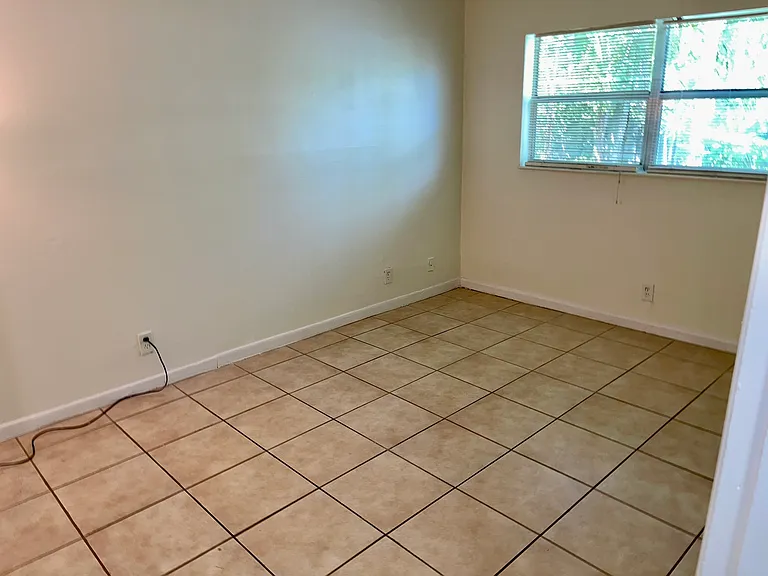 274 SW 9th St #1 — Photo 17
