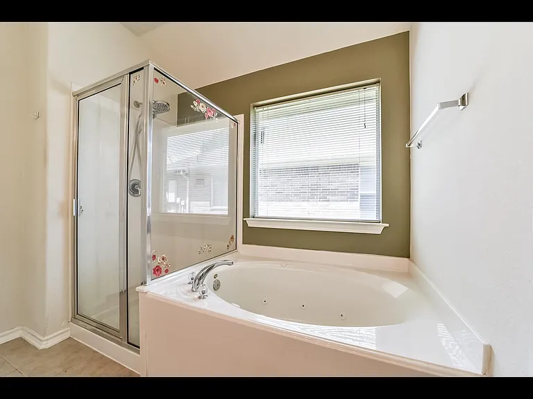 22868 Lantern Hills Dr — Photo 16